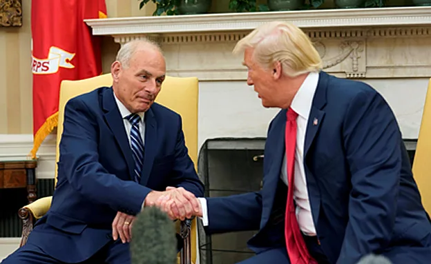 טראמפ וקלי בהשבעה, היום. ''אין כאוס''