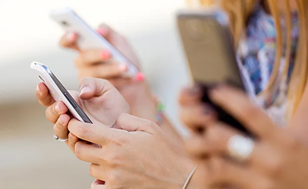 2 מ-3 בעלי סמארטפונים מצלמים כל יום (Josep Suria,123rf.com)