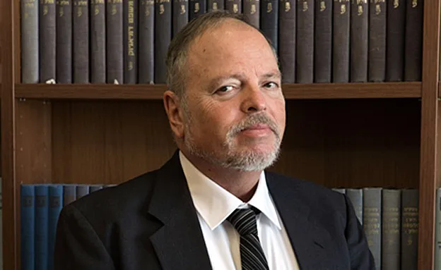 עו''ד פסטינגר (אורן שלו)