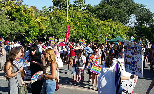 חוגגים במצעד