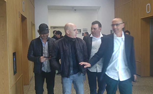 להקת אתניקס ללא קליסקי בבית המשפט