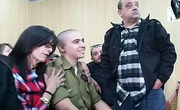 אזריה ומשפחתו בבית המשפט (חדשות 2)