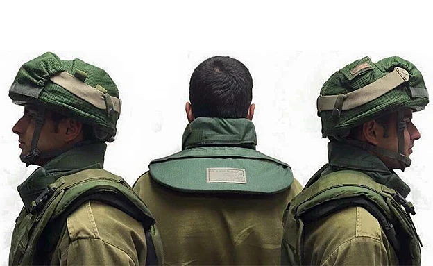 מגני צוואר. ''התברר שעשויים משני חלקים''