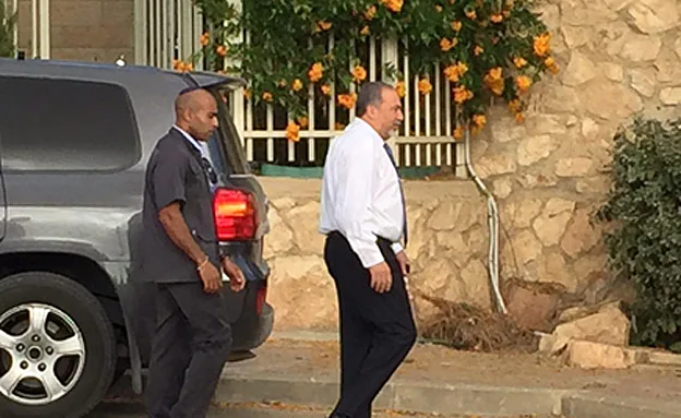 השר ליברמן. ארכיון