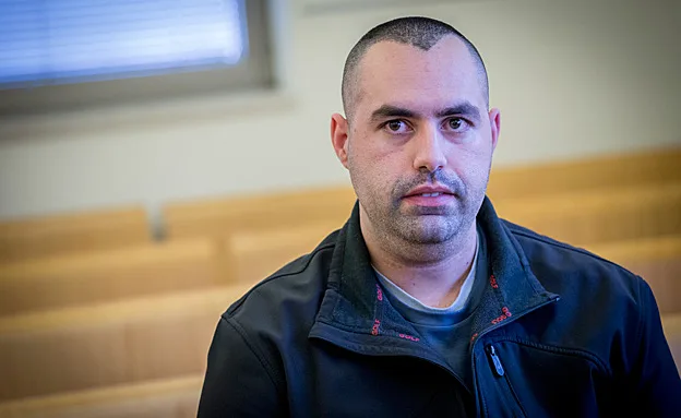 ''ראיתי אותו מביא לשרה שמפניה''