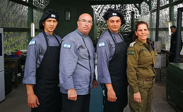 מפקדת המשלחת והטבחים המתחרים (דובר צה''ל)