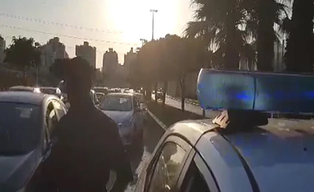 המחסום בכניסה לפתח תקווה (חדשות 2)