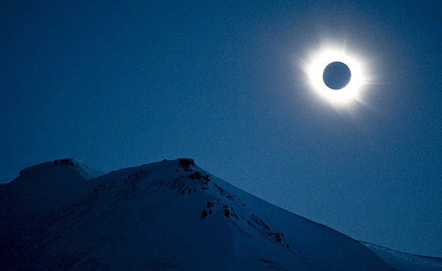 ליקוי חמה מלא. אירוע נדיר (רויטרס)