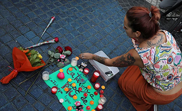 נרות נשמה לזכר הנרצחים (רויטרס)