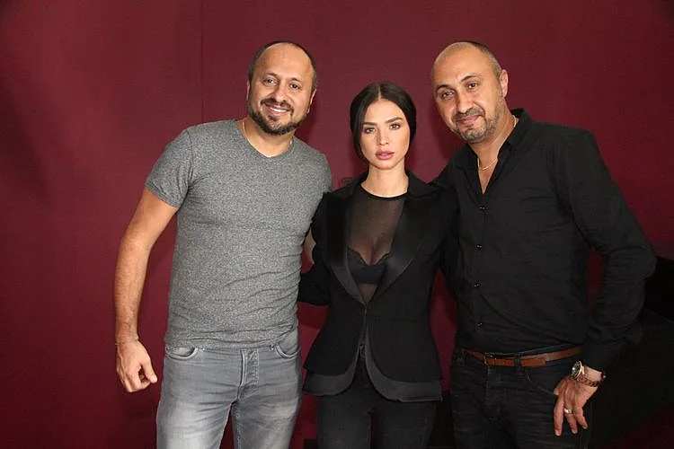 רוני אינסאז, רוסלנה רודינה ופרדי אינסאז. צילום: אסף לב