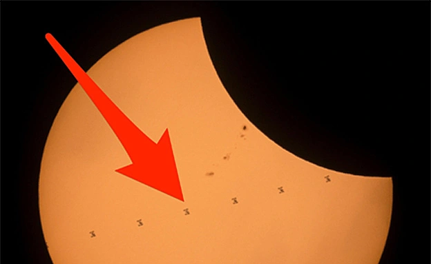 תחנת החלל חולפת על פני הליקוי