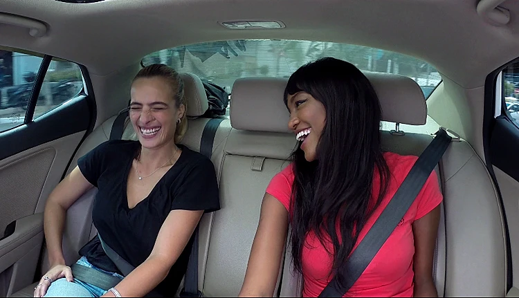 טיטי איינאו ואילנית לוי במונית של טילטיל