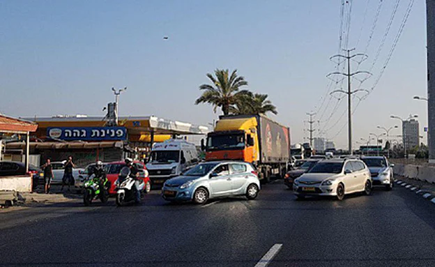 הכביש נחסם לתנועה, היום (דוברות המשטרה)