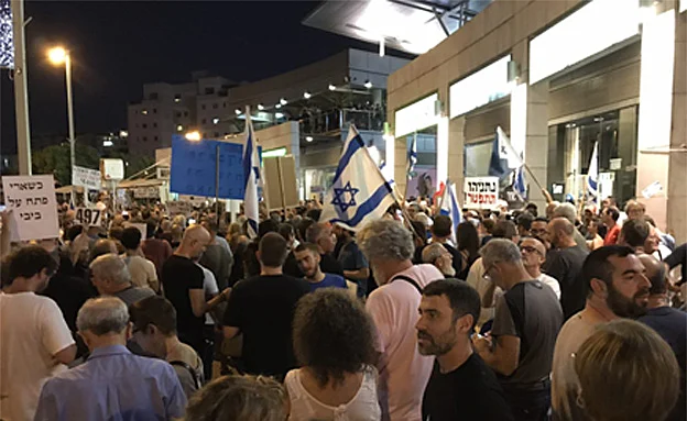 ההפגנה בכיכר גורן, הערב (חדשות 2)