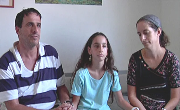 הוריו של חגי, בבית