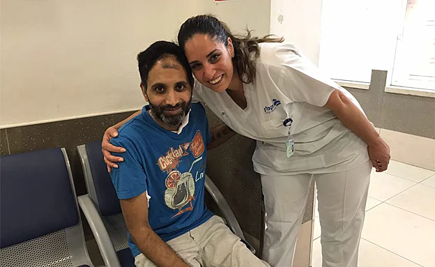 ניב נחמיה יוצא מבית החולים (אפרת שררה, ביה''ח קפלן)