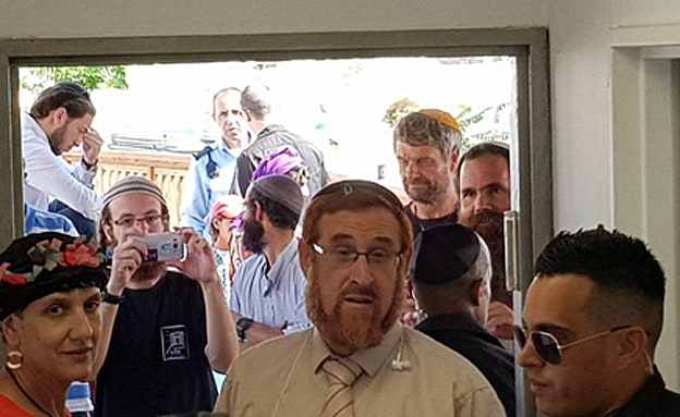 חברי הכנסת גליק ומועלם ניסו לעלות להר בש (חדשות 2)