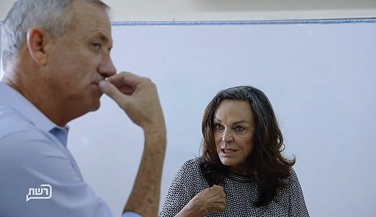 בני גנץ והמורה שרה רן חייקה מתוך המשפיעים