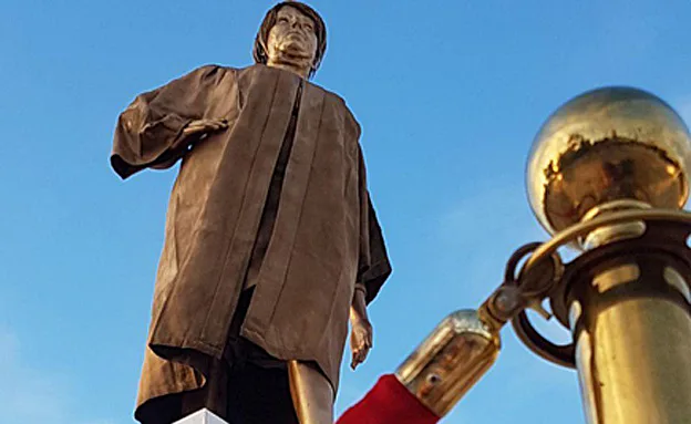 הפסל של נאור. נבדק הקשר להפגנות