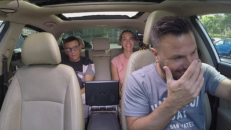 ג'ני צ'רוואני ורוני מאנה במונית של טילטיל