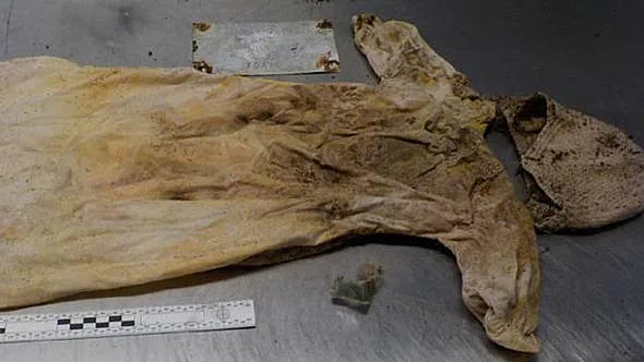 הבגדים שנמצאו בקבר