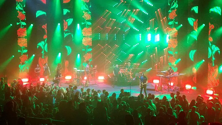 אתניקס בהופעה בהיכל התרבות