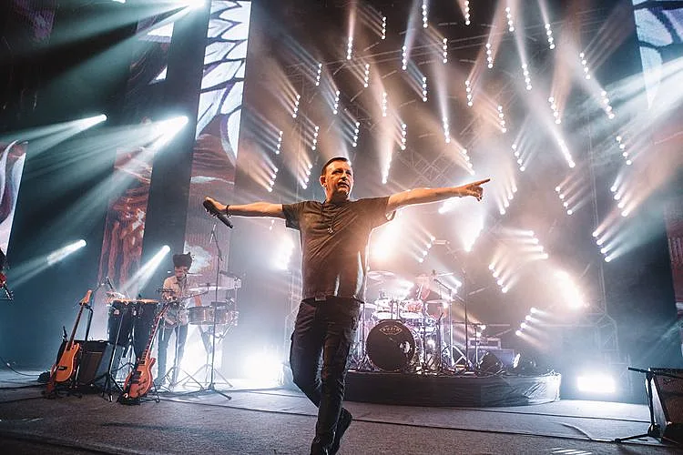 אתניקס בהופעה בהיכל התרבות