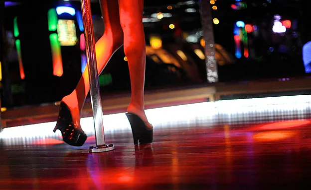 ''את רק תחת וחזה''