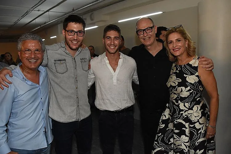 אתי וגבי רוטר, עומר דרור, רון רוטר ומשה אדרי. צילום: אביב חופי