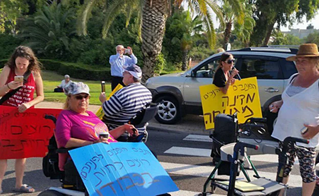 הנכים, אתמול (אליס היימן)