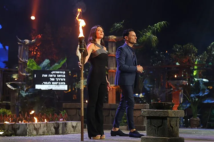 ענבר פיניאבסקי בסון על הבמה