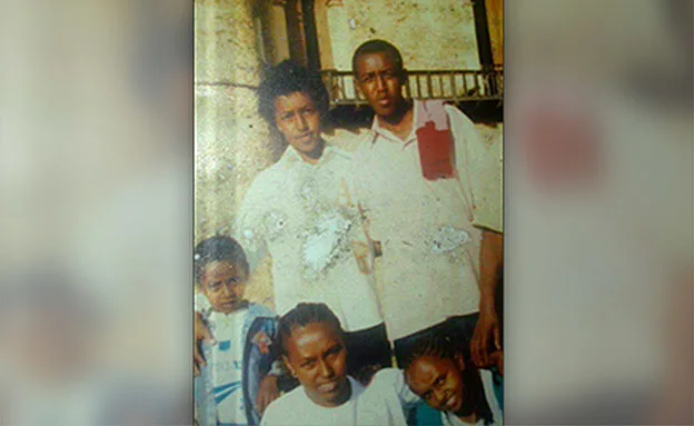 גברייה (משמאל) ואחיו