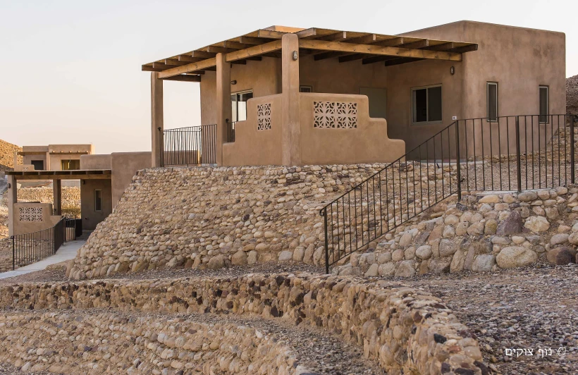 נוף צוקים בערבה