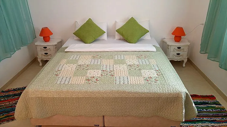 מדשאות, מרחבים ונוף למדבר. קיבוץ אליפז