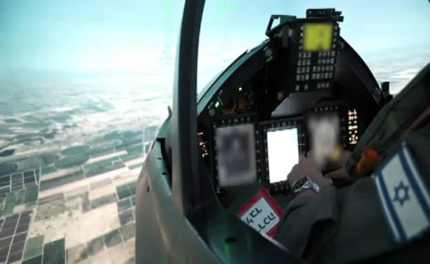 עולים לתא הטייס ומטילים פצצות