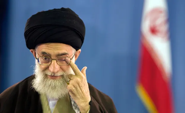 עלי חמינאי, ארכיון