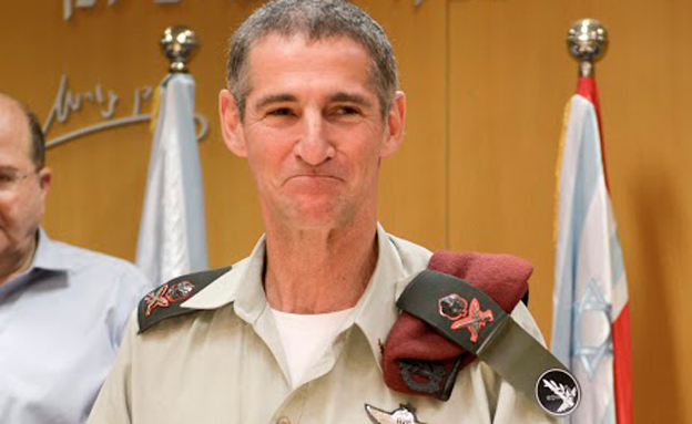 גם הוא בין החותמים. סגן הרמטכ''ל גולן