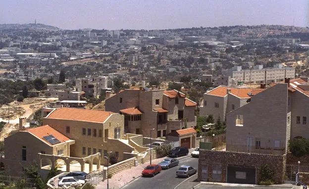 בניית ענק בירושלים בדרך?