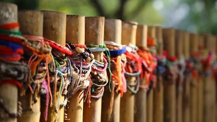 אנדרטה בקבר אחים. הקמבודים מעריכים מאוד תיירים שמגיעים לכאן | צילום: Shutterstock