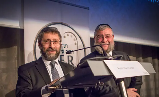 הרב גולדשמידט (מימין) והרב קורסייה