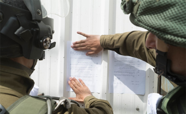 החיילים סוגרים את בית המלאכה (דובר צה''ל)
