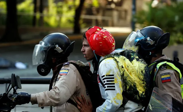 בדרך להפגנה בקרקאס , אמש