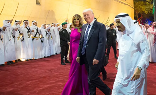 טראמפ ורעייתו בסעודיה