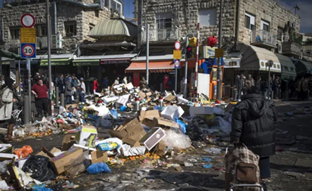 אשפה ברחובות ירושלים, ינואר האחרון (יונתן סינדל, פלאש 90)