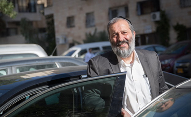 נהחשד: הלבנת הון והפרת אמונים