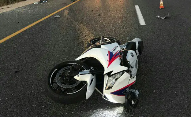 האופנוע שנפגע ליד צומת הסרגל (דוברות המשטרה)
