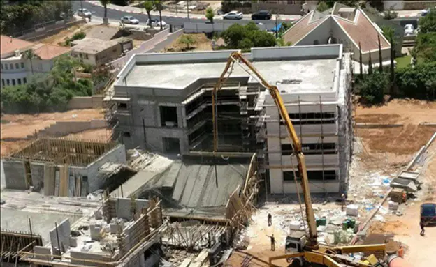 קריסת המבנה. היום