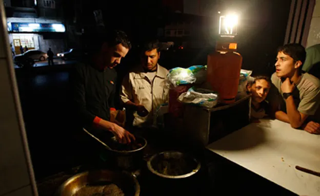 המצרים יעבירו דלק לתחנת כח?