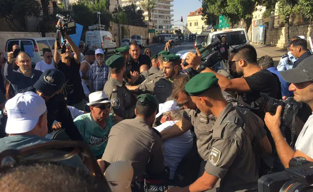 עימותים לאחר האיום בהצתה