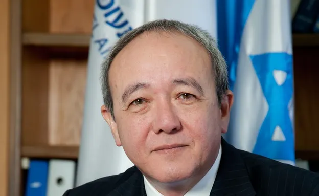 בין העצורים. אלי (צ'ייני) מרום